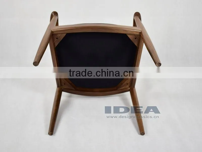 Replica Hans Wegner The Round One Chair - Solid Walnut Wood - Black Genuine Leather