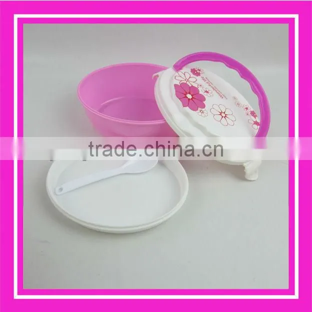 lunch box with knife and fork