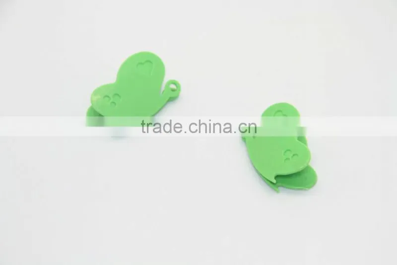 2015 new design popular butterfly shape plastic game pegs