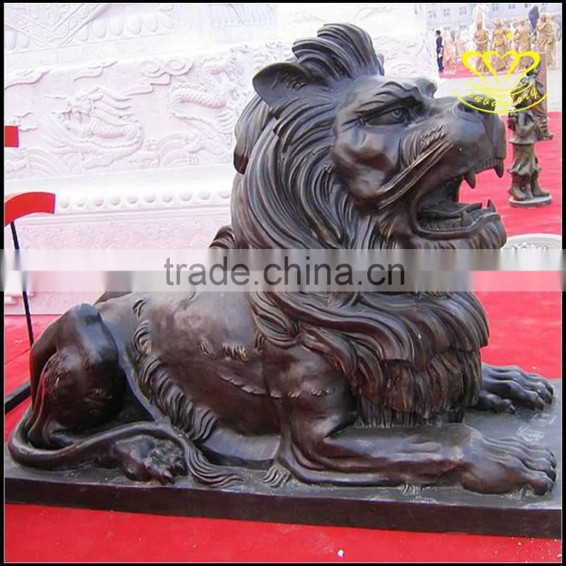 The bronze lion animal sculpture Wrought brass outdoor urban landscape sculpture