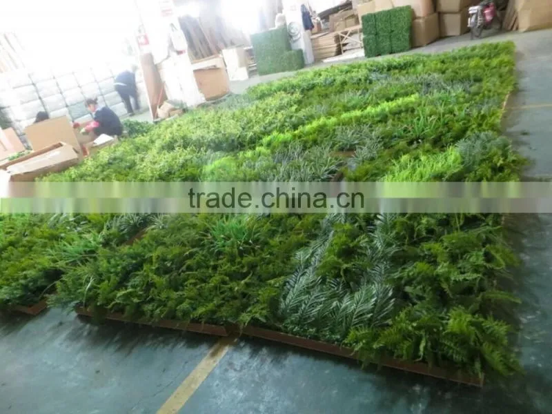 Russia's project of artificial green wall/park and shopping mall plant green wall