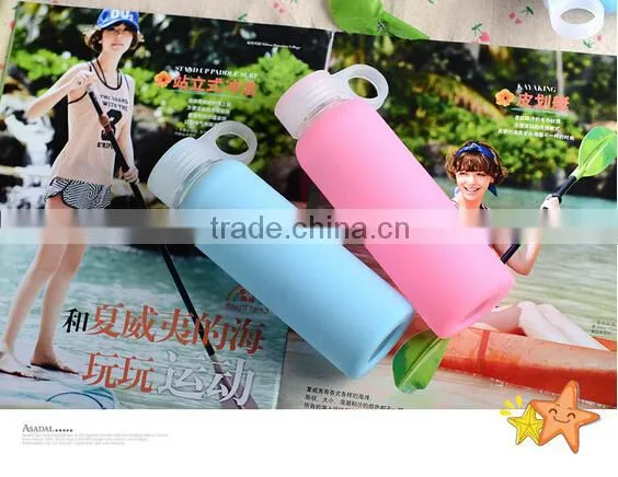 colorful high borosilicate glass water bottle with silicone sleeve and handle