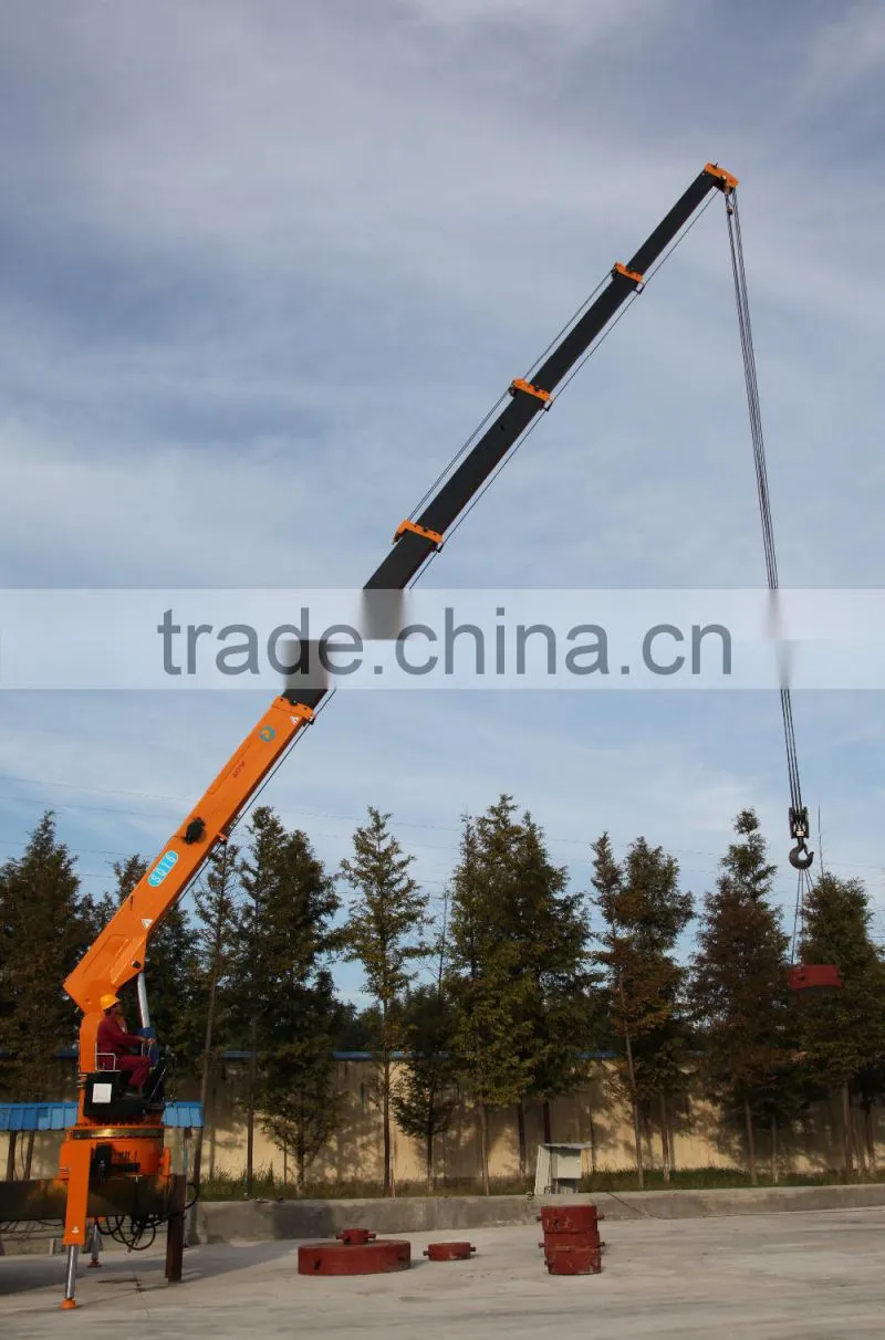 hand operated lifting equipment on truck, Model No.:SQ16S5, 16ton truck crane with telescopic booms.