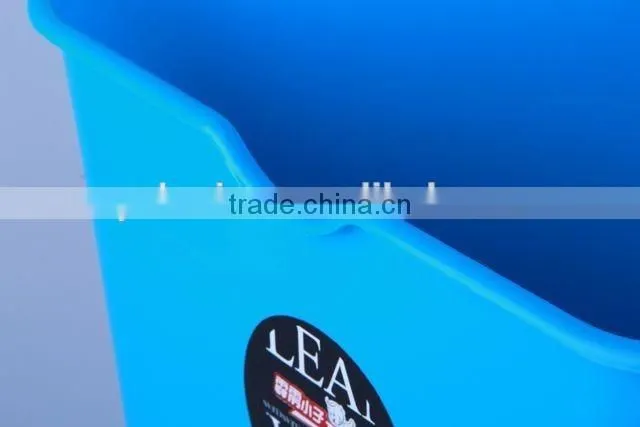 Rubbish Bin Household Garbage Can With Cover/Triangular Plastic Trash Can