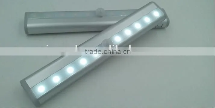 Cheap Battery Operated LED Wardrobe Light Sensor Light for Closet Hanging Rail with Transformer