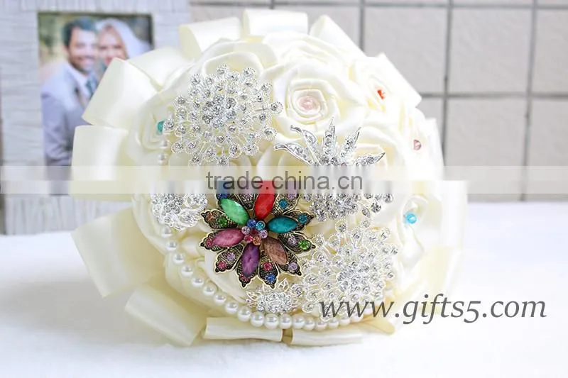 Handmade large Brooch Wedding Bouquet Bridal Bridesmaids Custom Flower Bouquet Jeweled Bouquet in Ivory, Cream and white