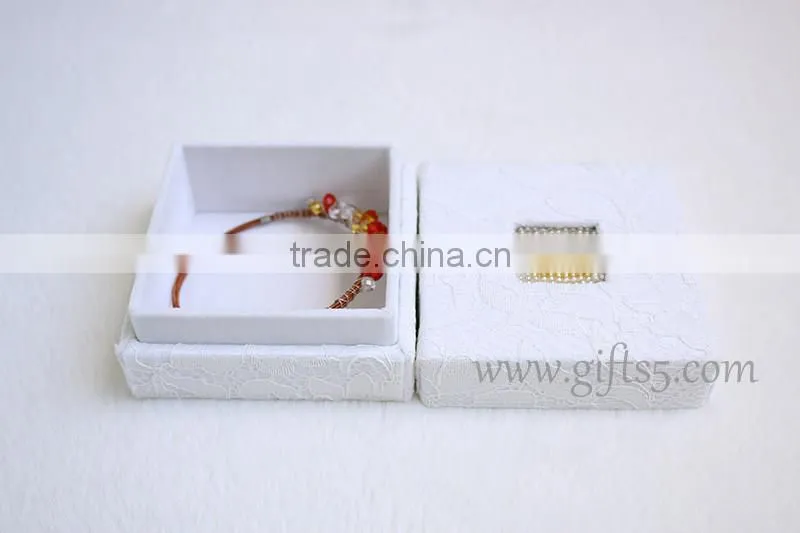 Fashion white wedding packaging box for jewelry with beaded name plate of Z