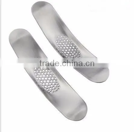 cy282 Curved garlic stainless steel 304/430 multi-functional manual garlic creative twist garlic kitchen worn garlic