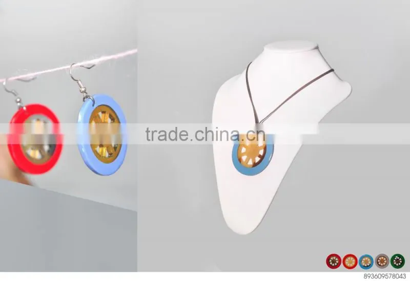 Set of necklace and earrings, made of natural horn and lacquer in Vietnam code: KS_VTC13