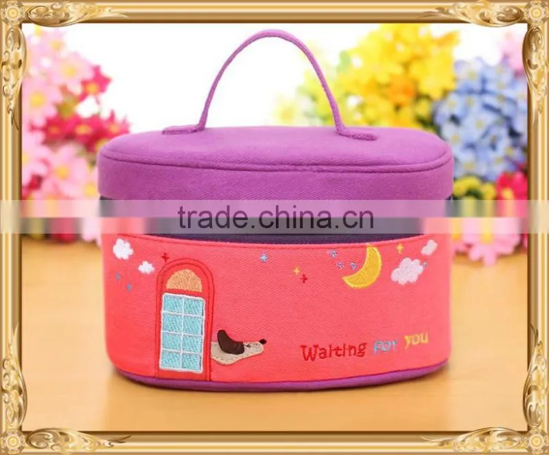 User-friendly comestic travel organizer bag set