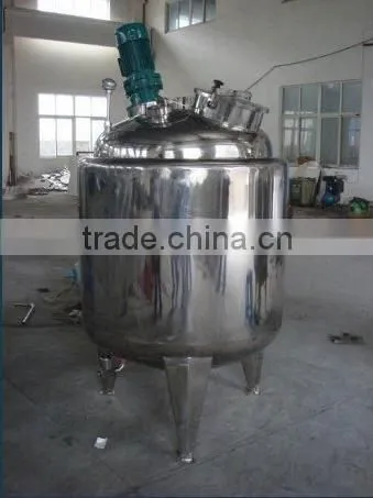 Beverage mixing tank