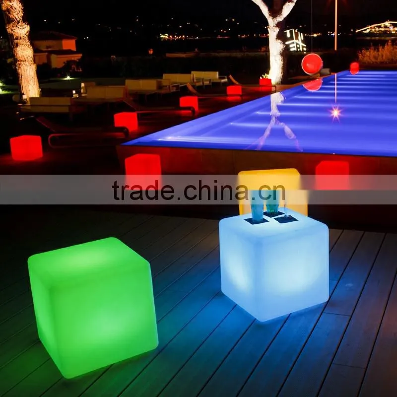 Newly energy saving solar-powered growing lighting 3D LED cube with 16 colors change