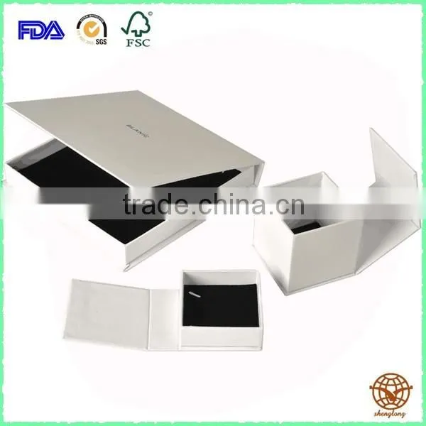 White foldable magnetic cardboard box