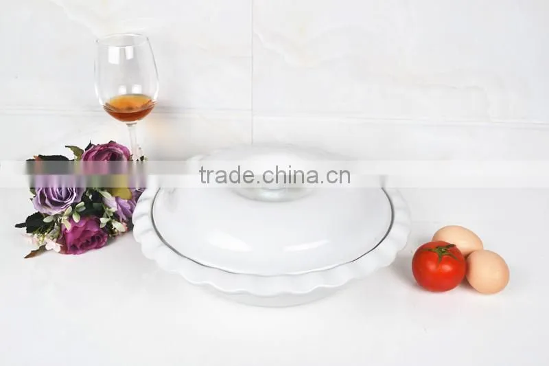12" Round porcelain bakeware with lid