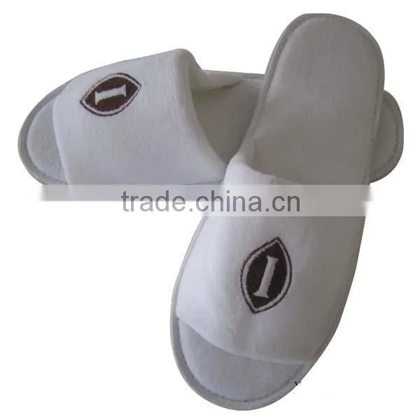 N29 Best Seling Disposable Eco-Friendly hotel slippers with embroideried customized logo