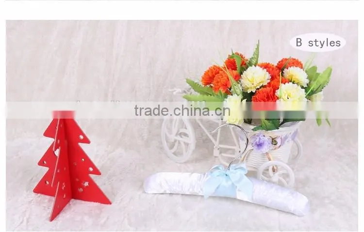 Delicate design ribbon dog clothes hanger bracket wholesale