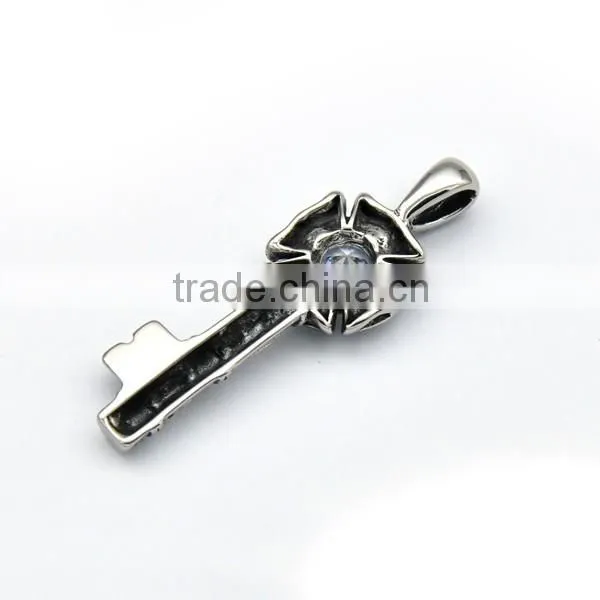 2017 Latest Unisex Charm Silver Jewelry Stainless Steel Key Crystal Pendant Casting Necklace