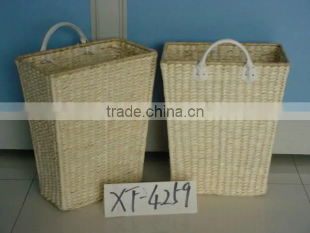 Round water hyacinth food basket with handle for Christmas