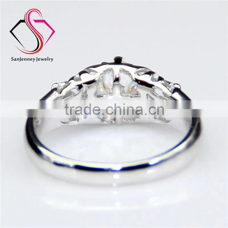 Round Brilliant Cut Moissanite Solitaire 0.8 Carat 6.0mm Center 14k White Yellow Gold Diamond Engagement Ring
