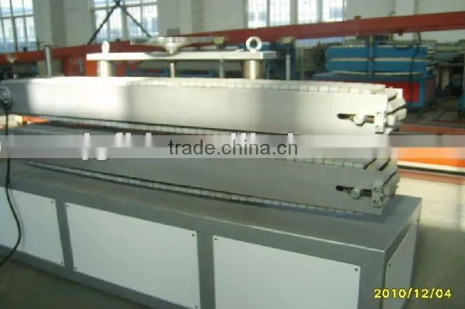 PE plastic pipe extrusion line