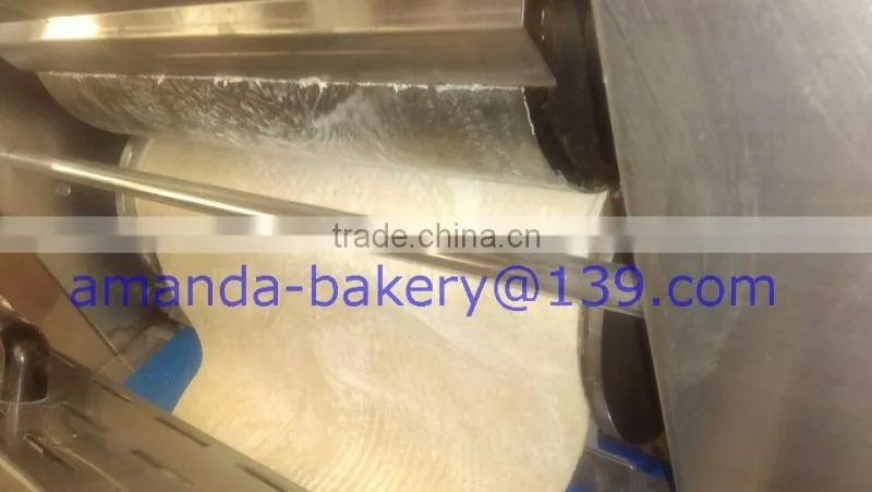 Automatic croissant bread making machine