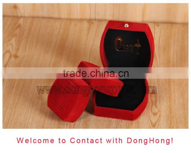 Small delicate hinged packaging velvet ring box for wedding