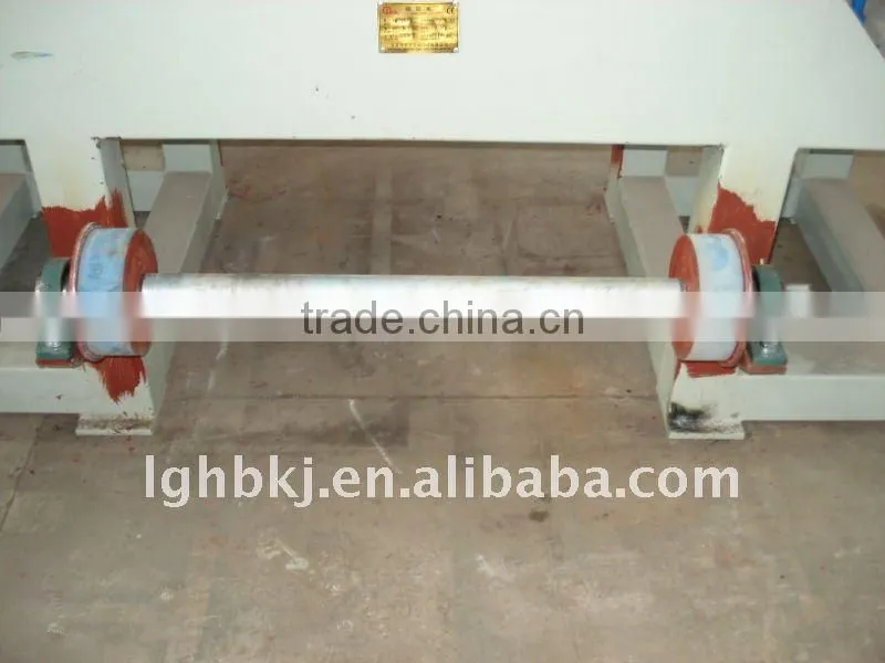 Rolling feeding shredder