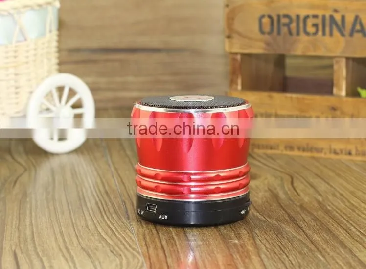 Factory direct new Mini Portable Speaker Bluetooth Speaker Portable small steel gun