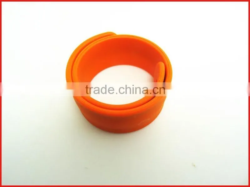 Remote controlled led bracelet