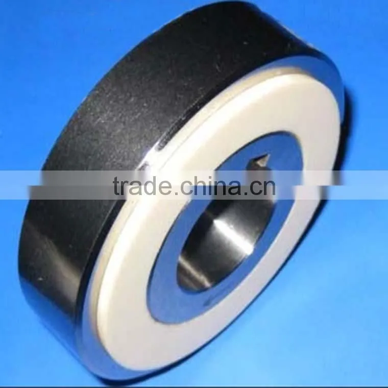 Lubricated one way bearing cam clutch for light duty application