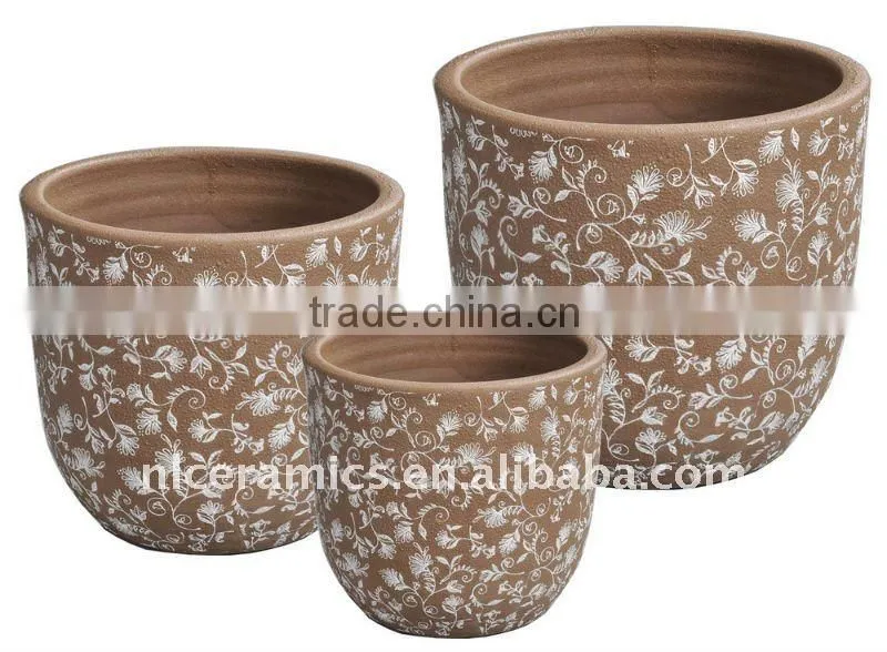 terracotta planter In coal color with flower decal