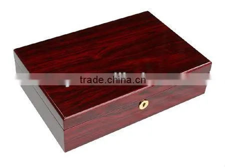 Wooden packing box for tea set