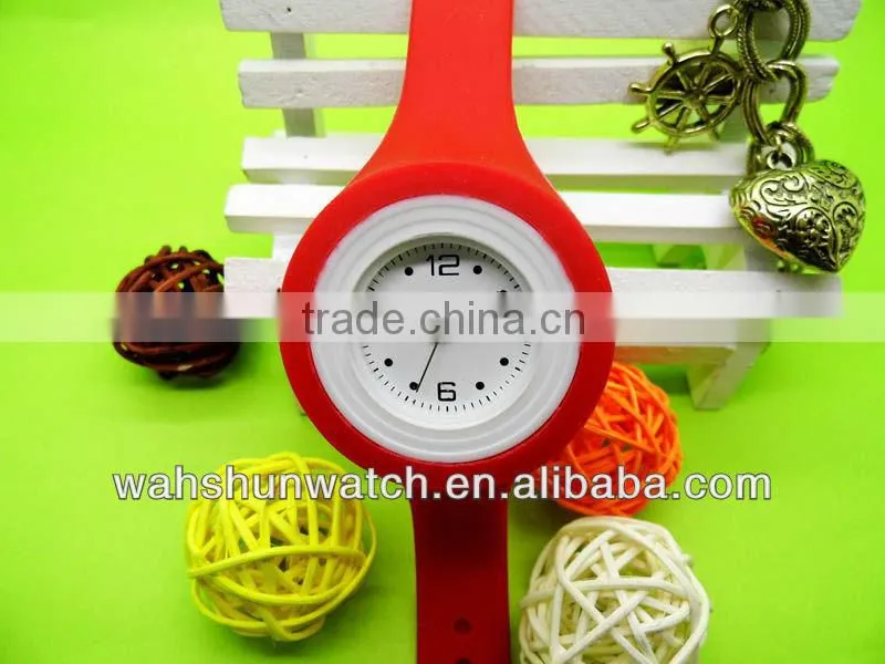 2013 wholesale kid's sporty water resistant fashion childrens watches