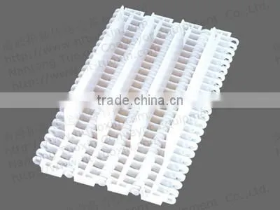 900 Flush Grid 27.2mm Pitch Plastic Conveyor Belt with Base Flights