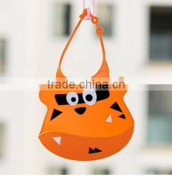 2013 Perfect design food grade silicone bib baby
