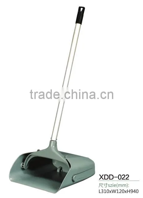 Plastic dustpan