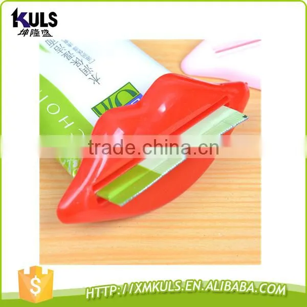 Multi-function lips creative lovely toothpaste squeezer