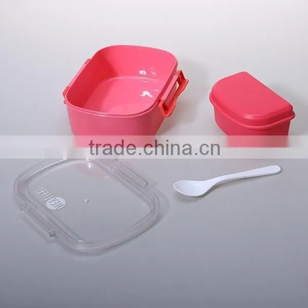 PP The large capacity plastic students lunch box with spoon
