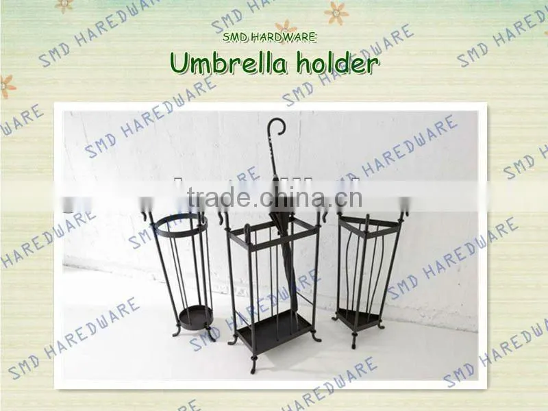 Traingle black metal umbrella stand