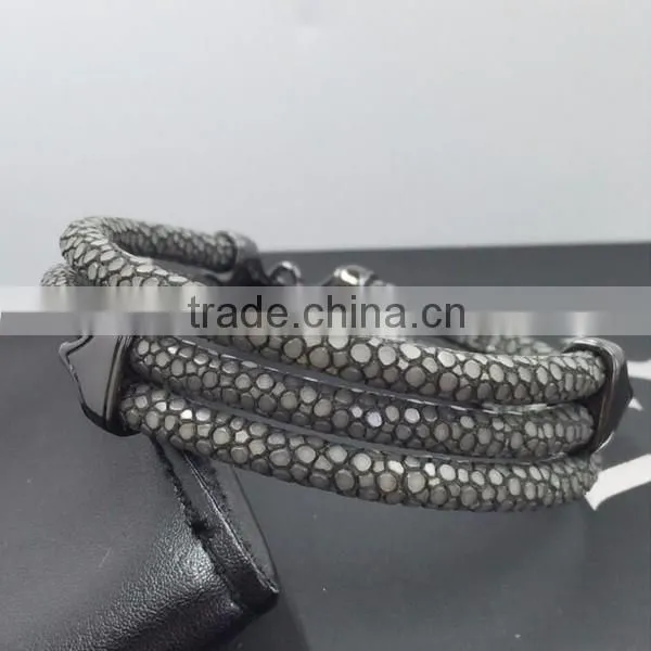 2016 Hot sales Man Luxury Genuine Stingray Leather Customize Bracelet Design For Man