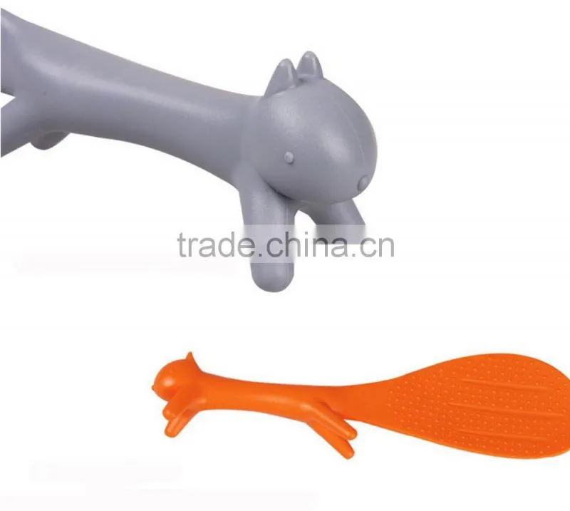 2015 new design coloful cut plastic animal squirrel shape meal spoon
