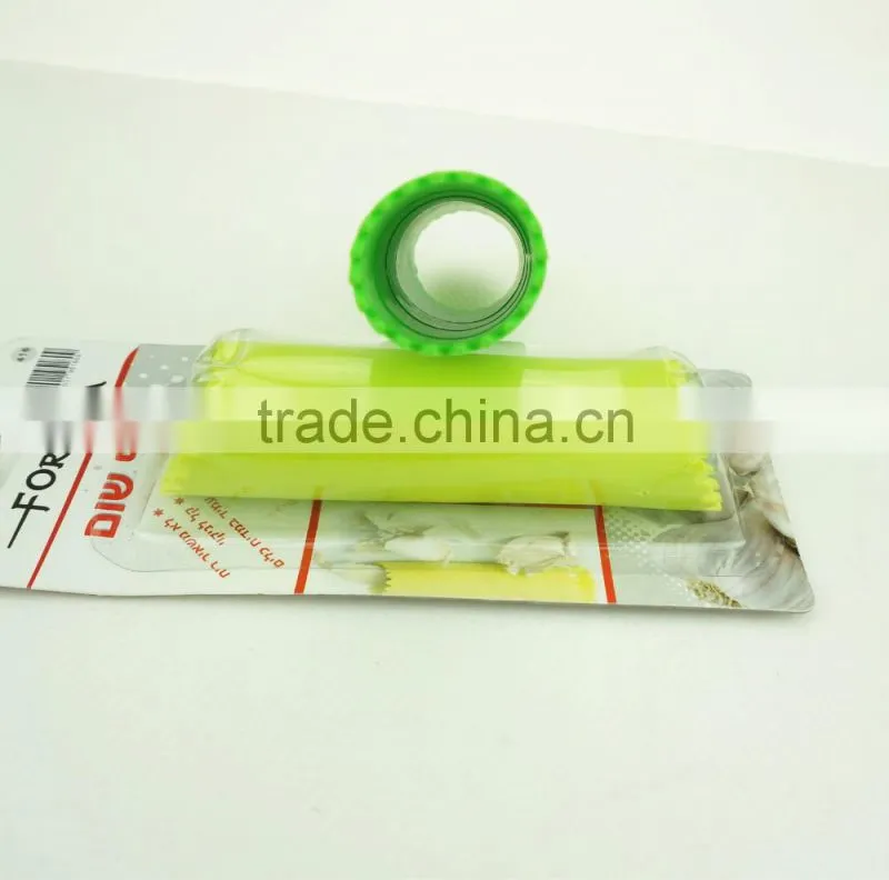 16074hot sale pratical silicone garlic peeler