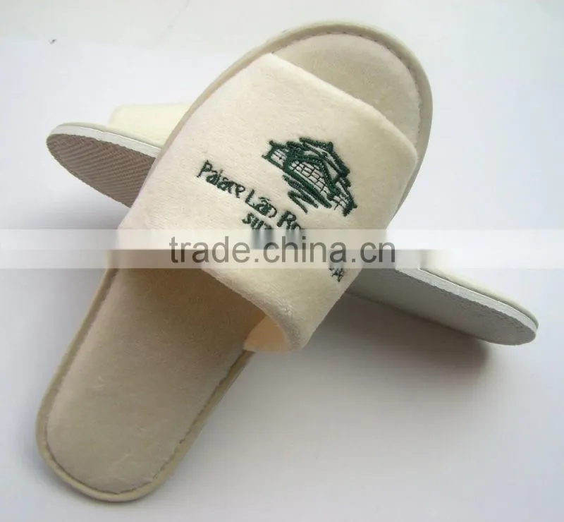 2016 Soft feeling wholesale white velour embroidery cheap hotel slipper