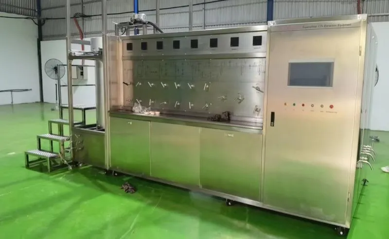 New CO2 Extraction Machine for Kaffir Lime Essential Oil Featuring PLC and Engine Core Components for Fruit and Vegetables