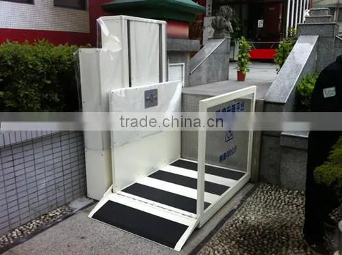 Adjustable height lift platfor with no obstacle for disabled people