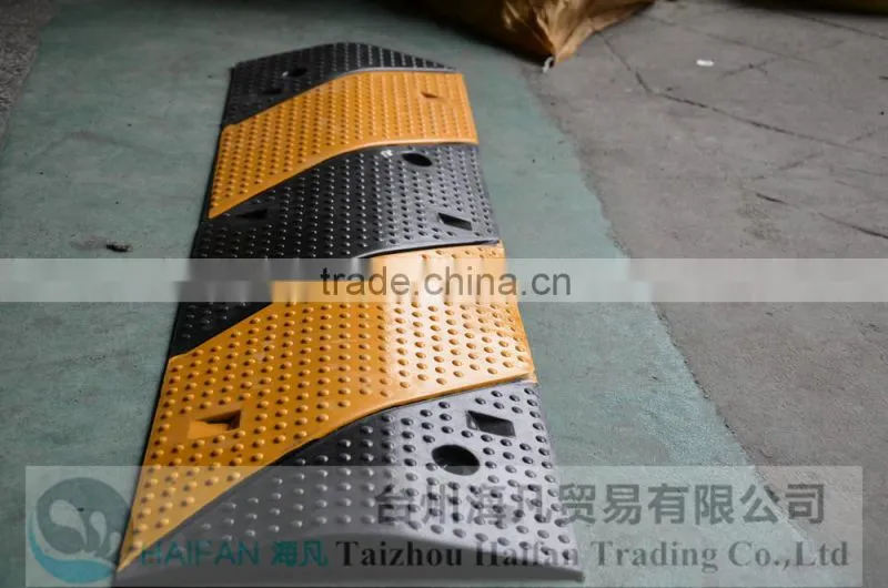 1000*320*45mm durable reflective speed hump used in Intersection/heavy strength rubber road road speed hump for crossing