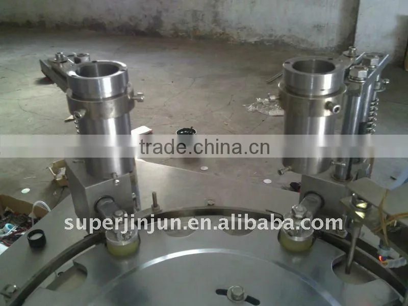 Aluminum foil cap liner inserting machine