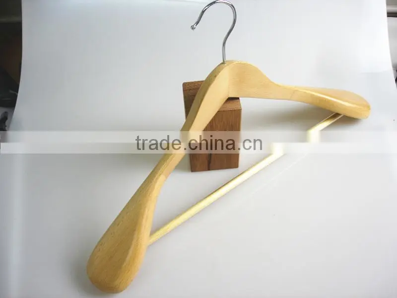 LM 233 Beech Wood Luxury Hotel Hanger With Round Antislip Bar