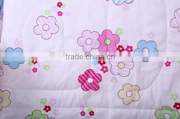 China factory price natural down and feather silk quilted round bed comforters