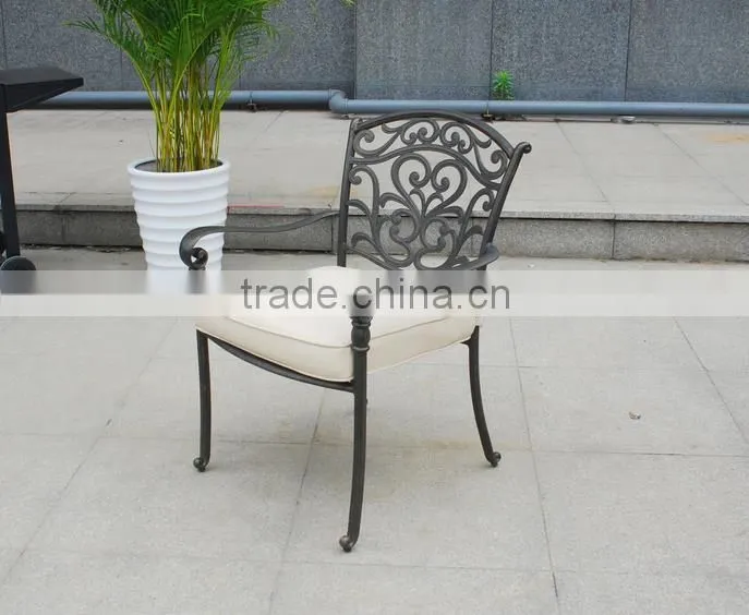 2016 Hot Selling New Fashion Elegant Cast Aluminium Furniture Table Set